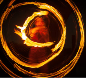 Feuershow in Berlin mit Logo Darstellung